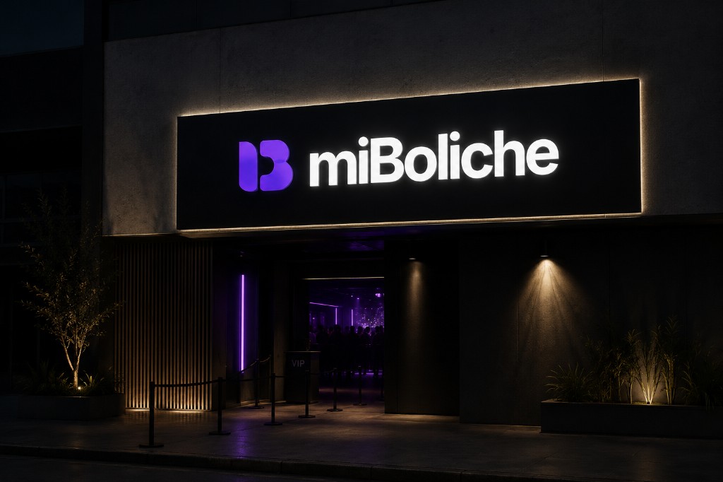 Señalética miBoliche en la fachada de un club
